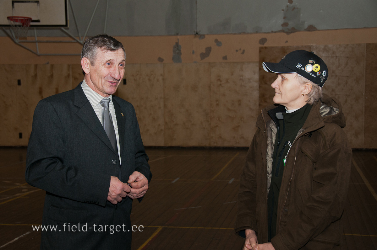 Riigikaitse õpetaja Uudo Limak kutsus Raatuse Gümnaasiumile külla ENFTA laskurid